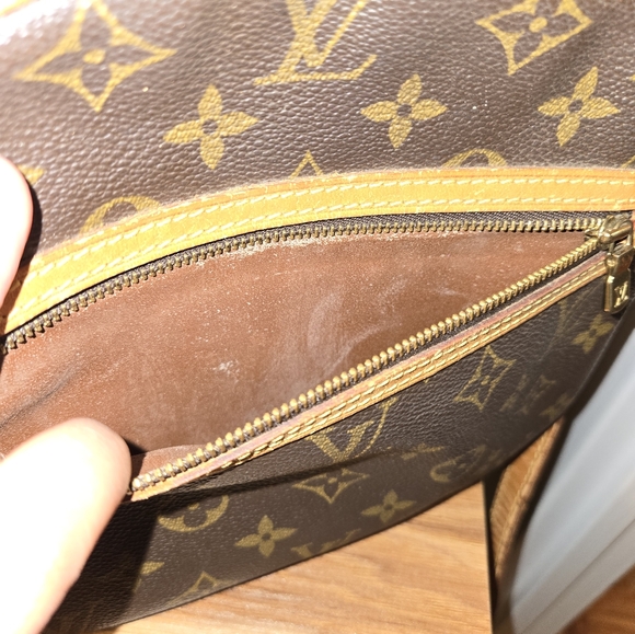 Authentic Louis Vuitton Senlis Crossbody - Picture 11 of 12